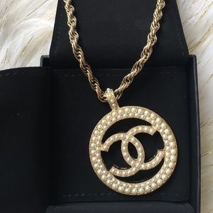 ❌SOLD❌ Authentic BNIB CHANEL gold pearl necklace